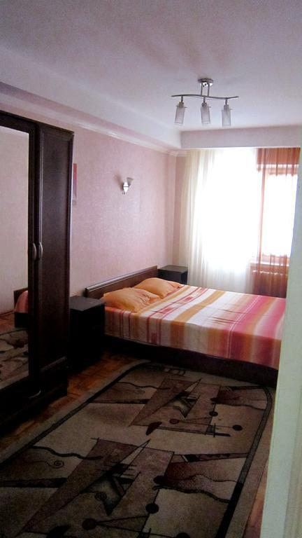 Apartment On Maliy Rinok Zaporizhia Exterior photo